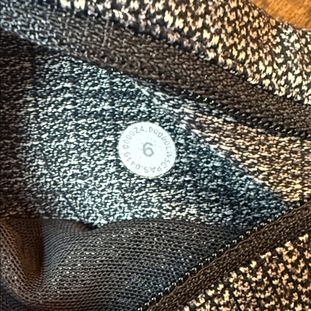 Lululemon Speed Up Tight 28” Full-On Luxtreme – Size 6 - Picture 6 of 8